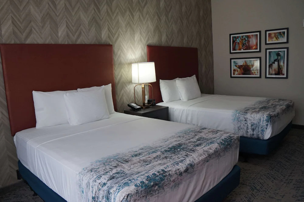 La Quinta Inn & Suites by Wyndham DFW West-Glade-Parks