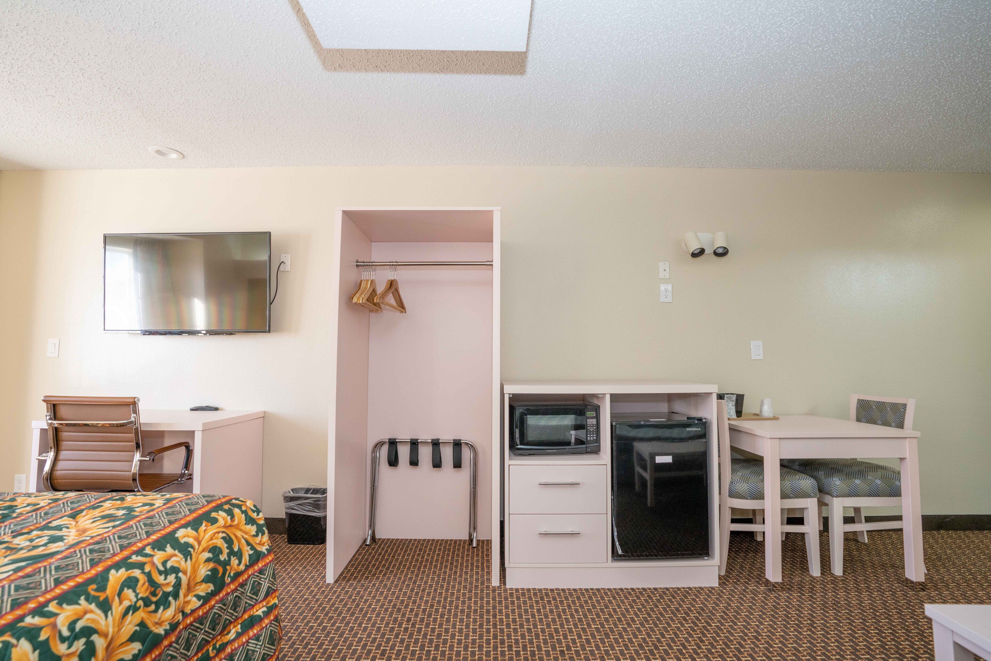 Regency Inn & Suites