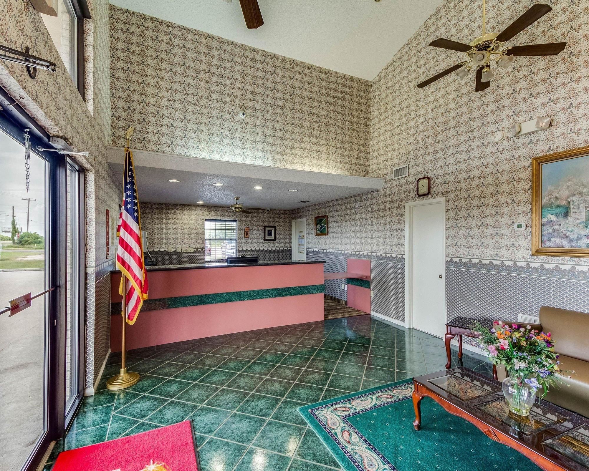 Econo Lodge Falfurrias