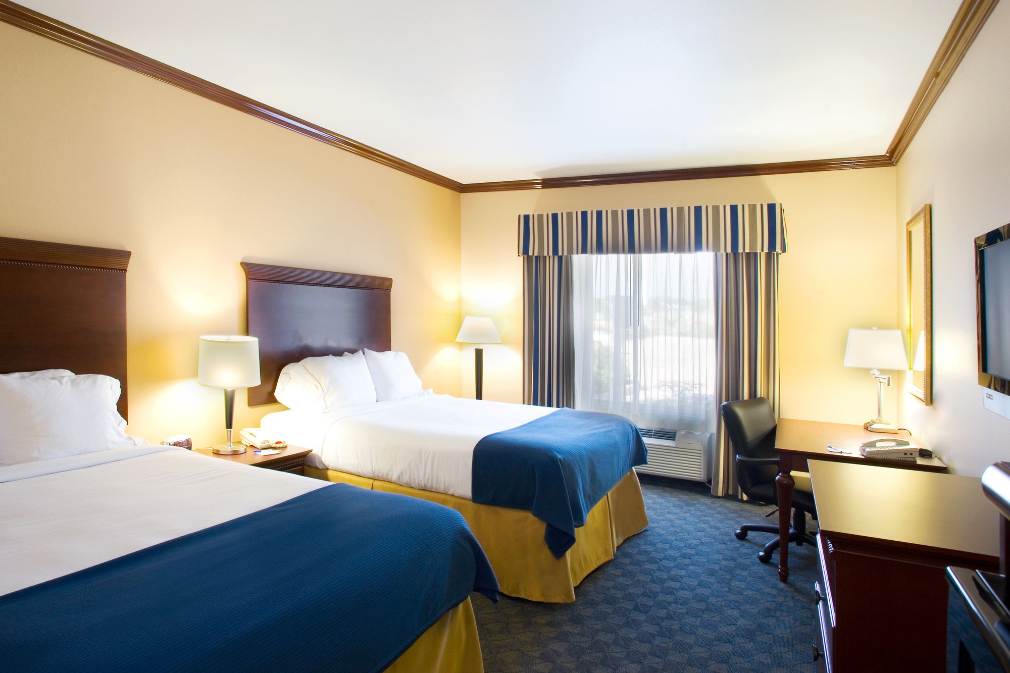 Holiday Inn Express Hotel & Suites Falfurrias