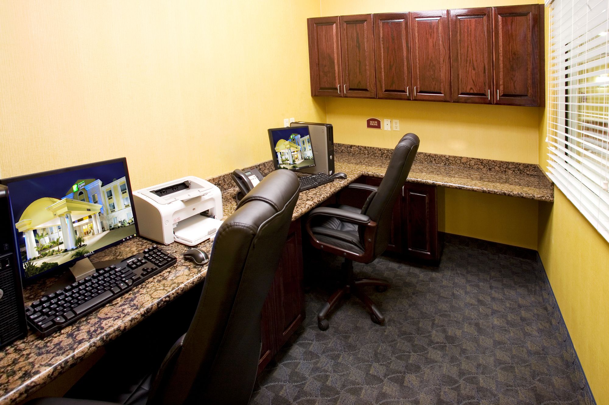 Holiday Inn Express Hotel & Suites Falfurrias