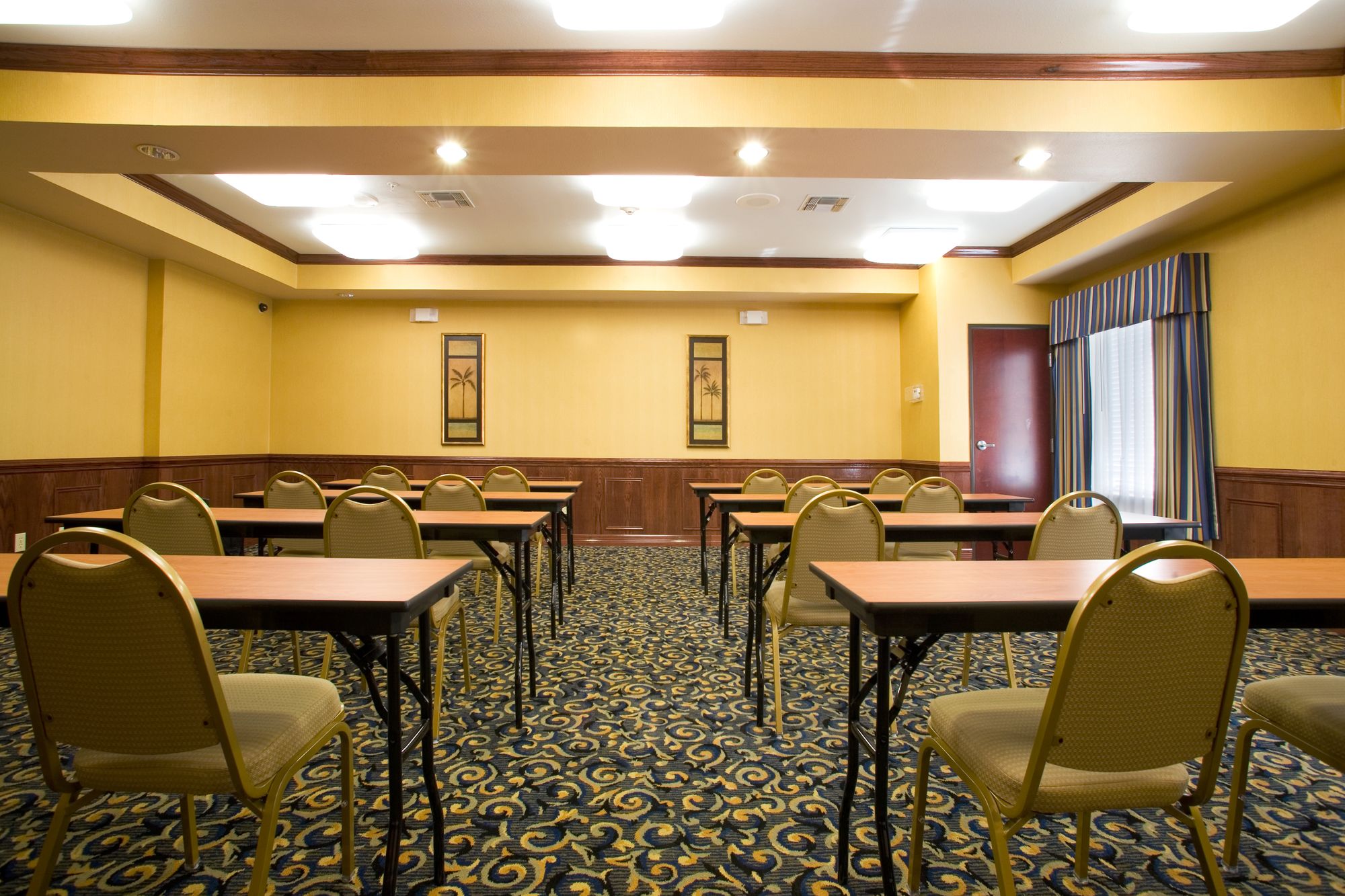 Holiday Inn Express Hotel & Suites Falfurrias