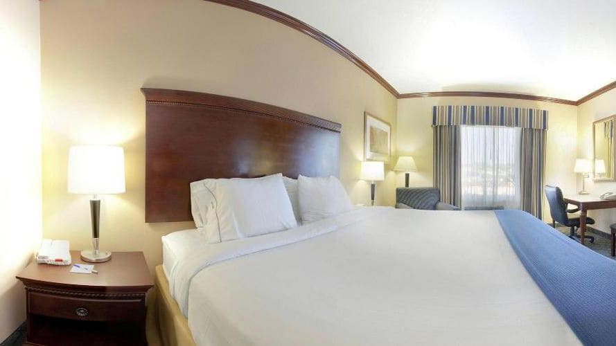Holiday Inn Express Hotel & Suites Falfurrias