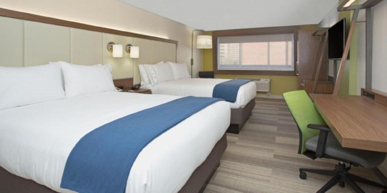 Holiday Inn Express & Suites Farmers Branch