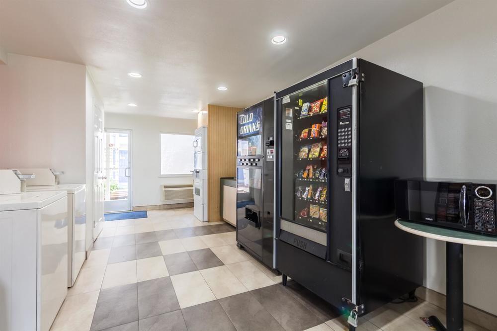 Motel 6 Dallas - Farmers Branch
