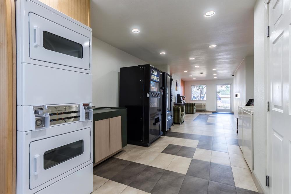 Motel 6 Dallas - Farmers Branch