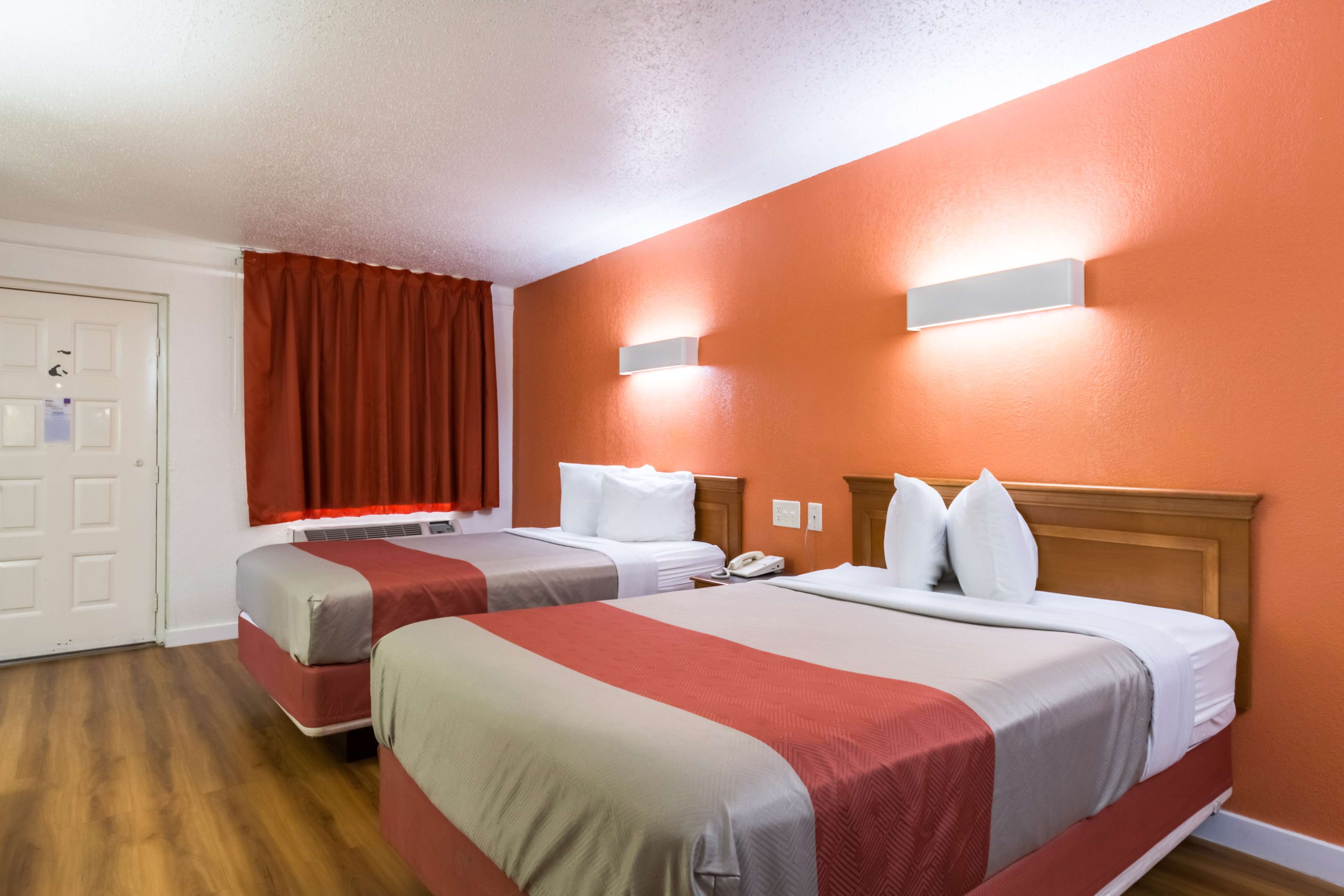 Motel 6 Dallas - Farmers Branch