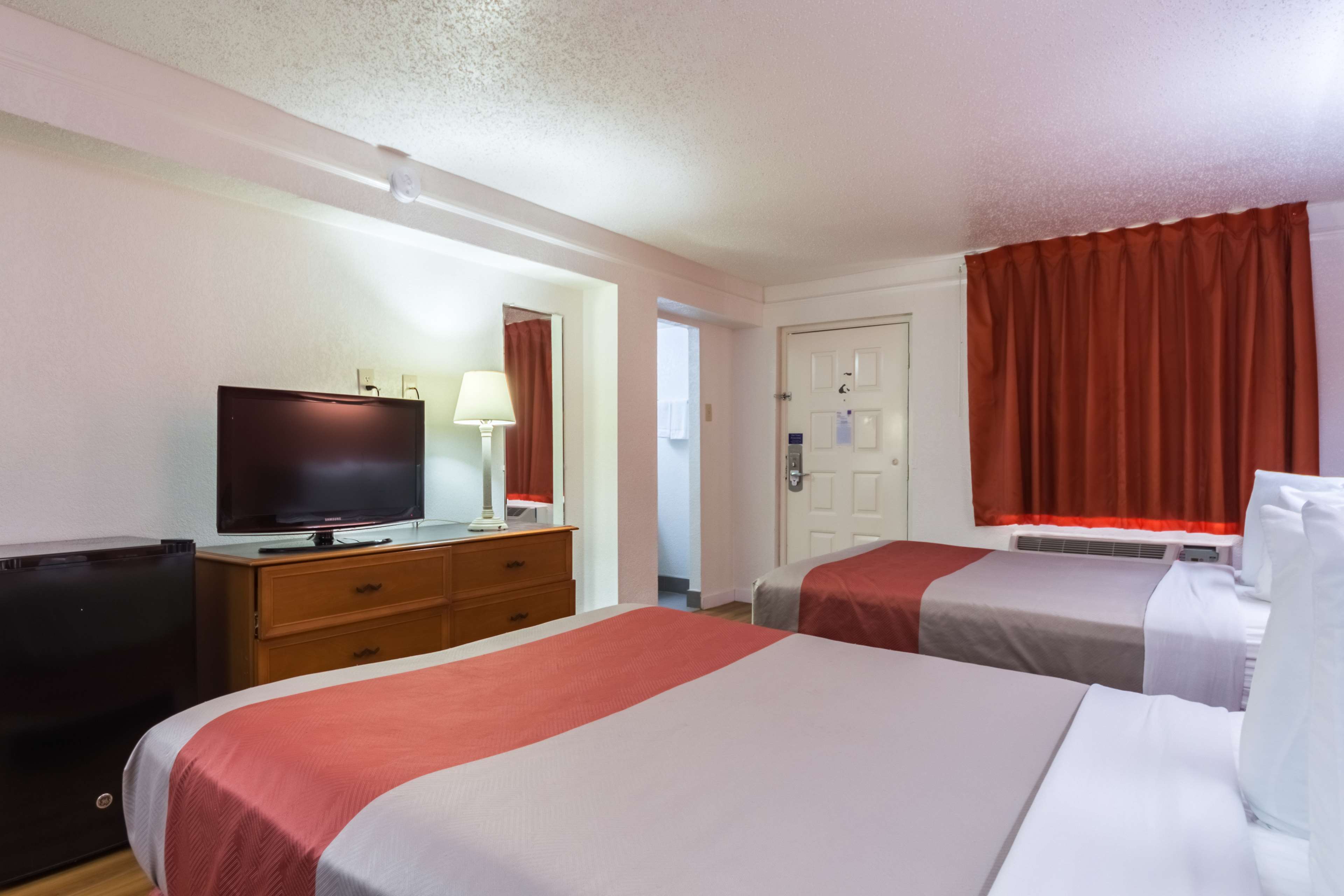 Motel 6 Dallas - Farmers Branch