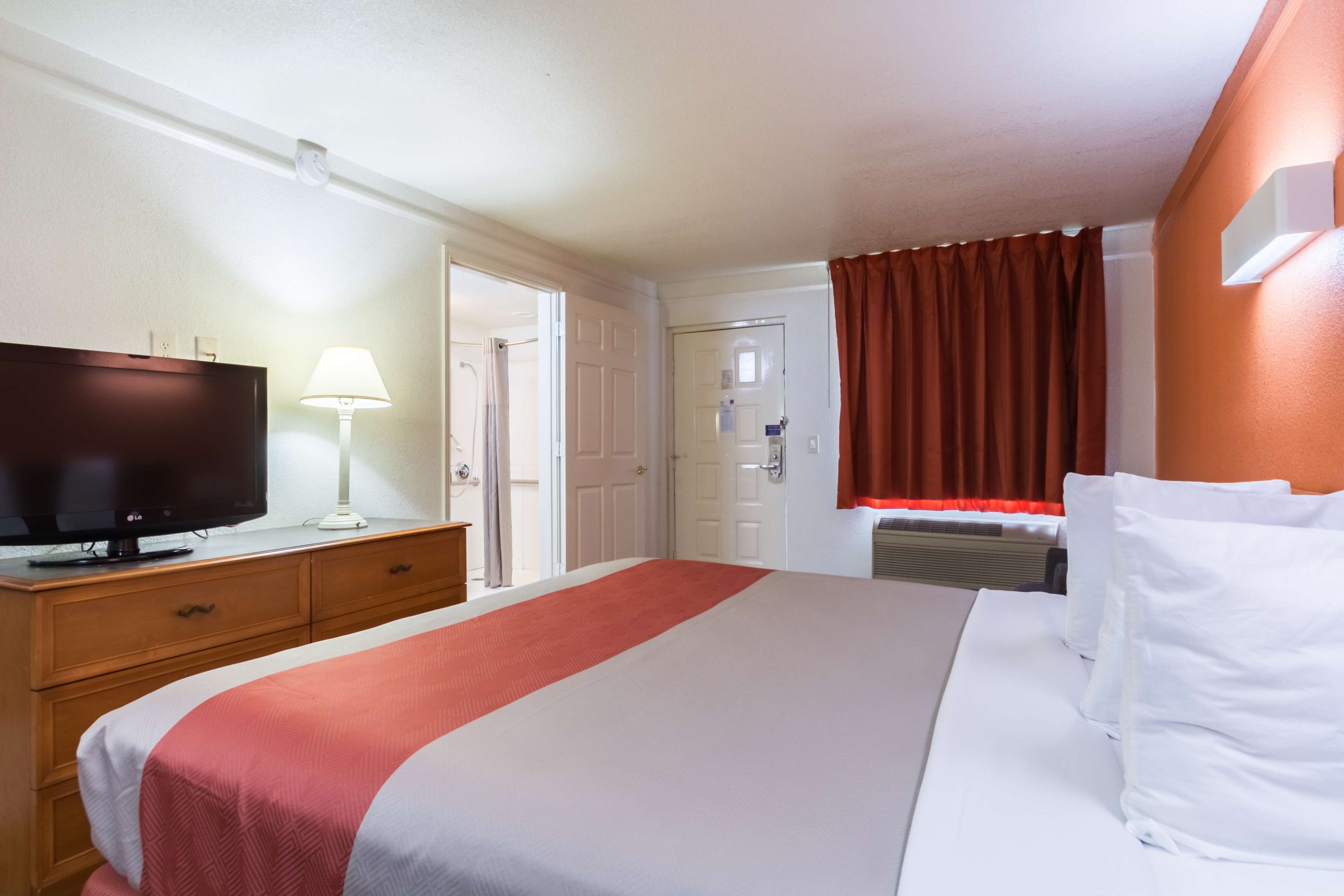 Motel 6 Dallas - Farmers Branch