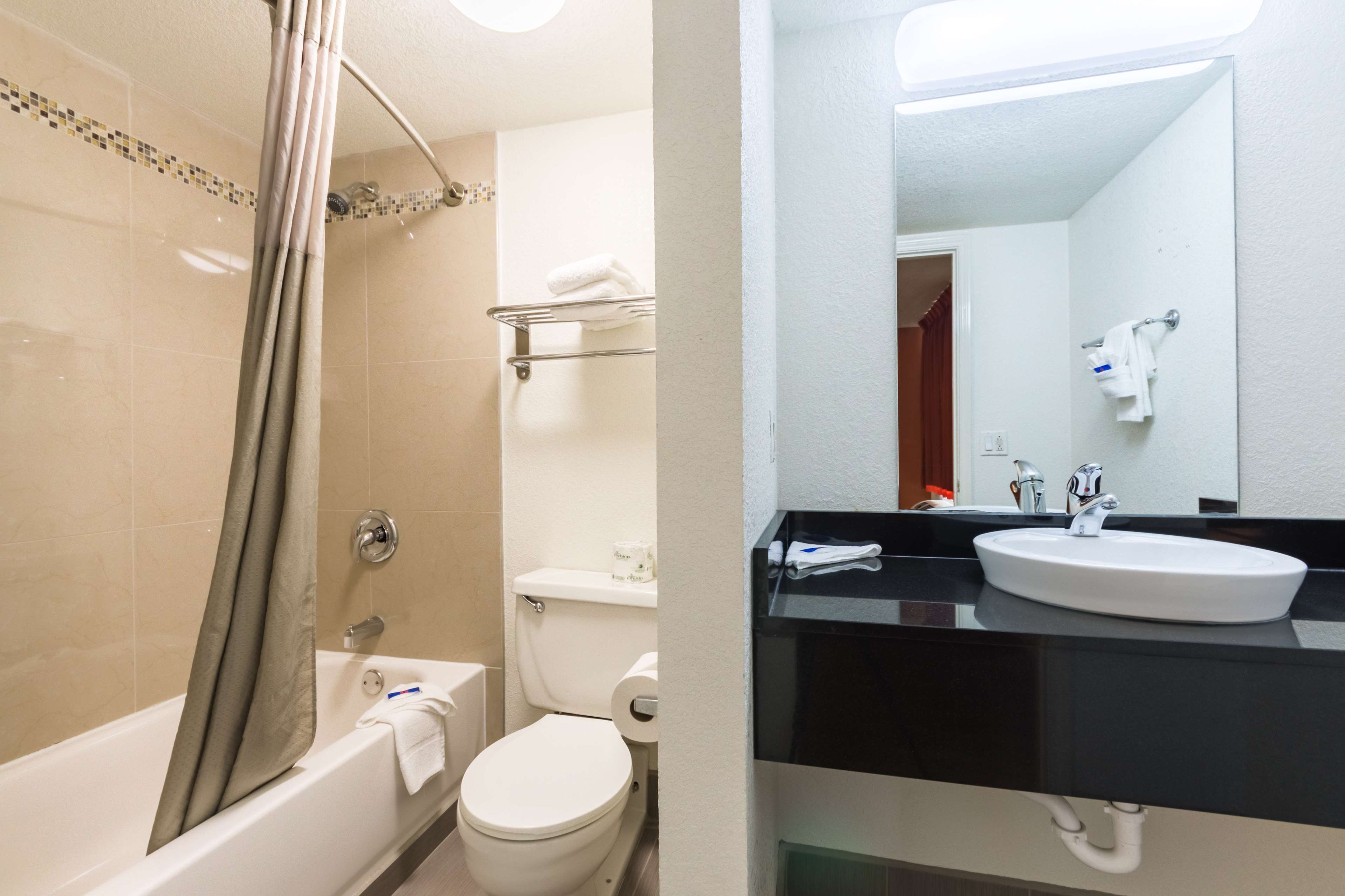 Motel 6 Dallas - Farmers Branch
