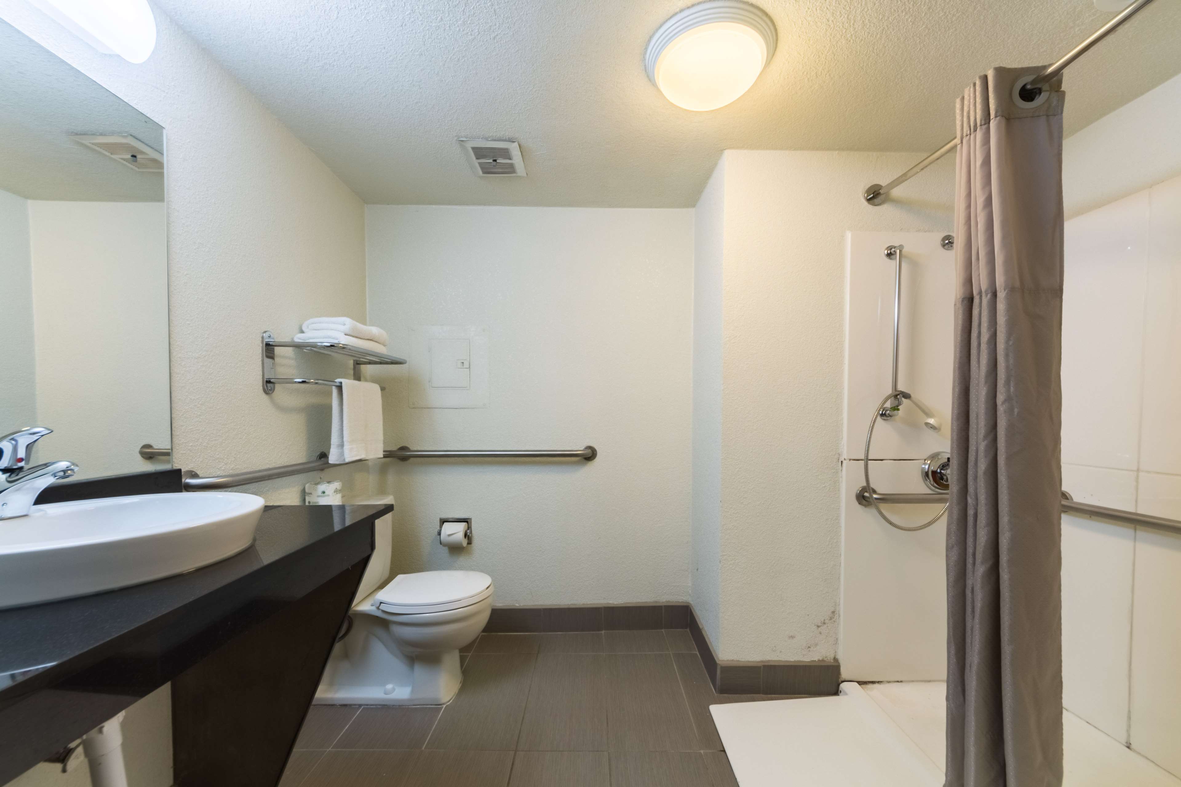 Motel 6 Dallas - Farmers Branch