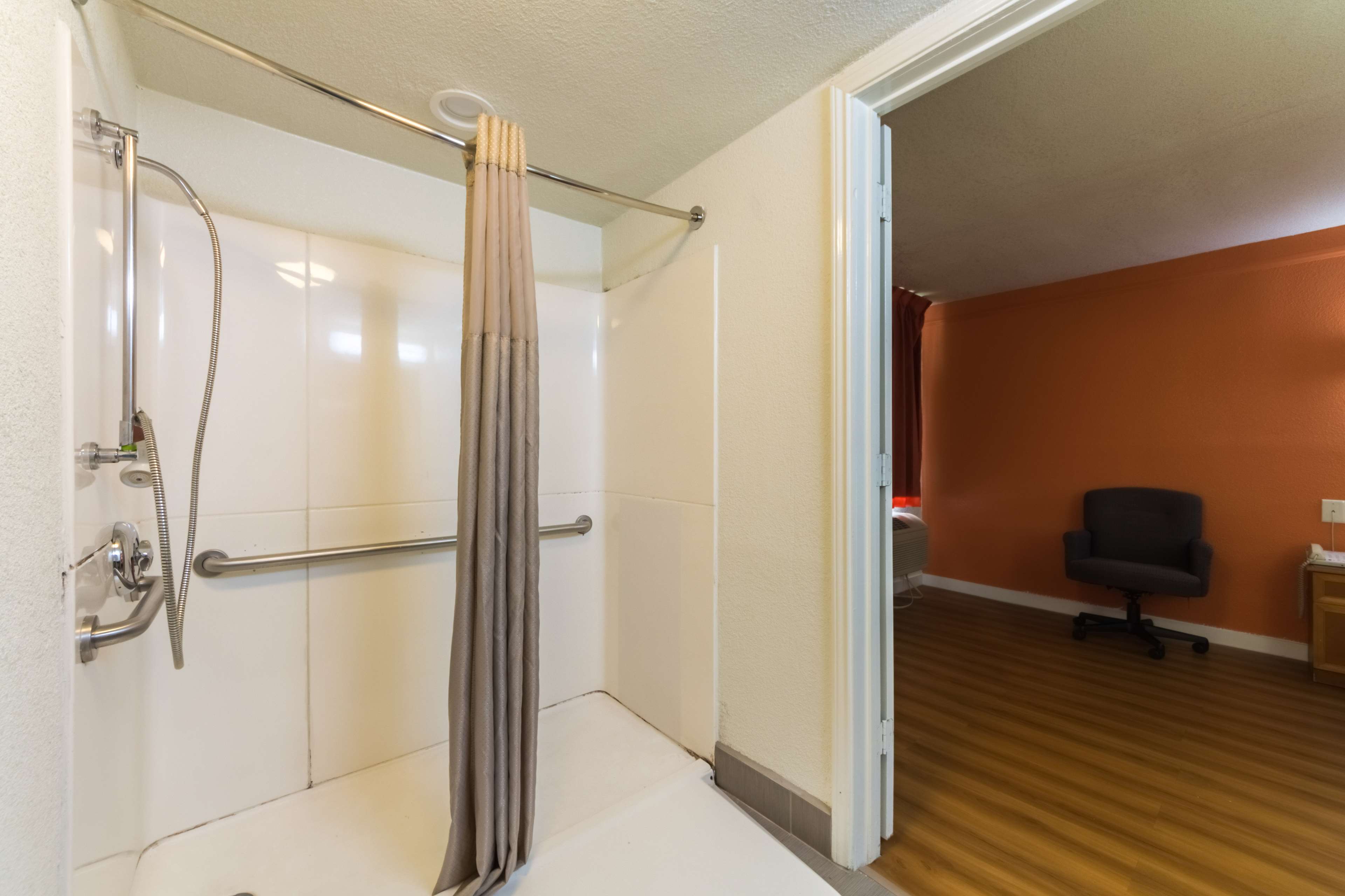 Motel 6 Dallas - Farmers Branch