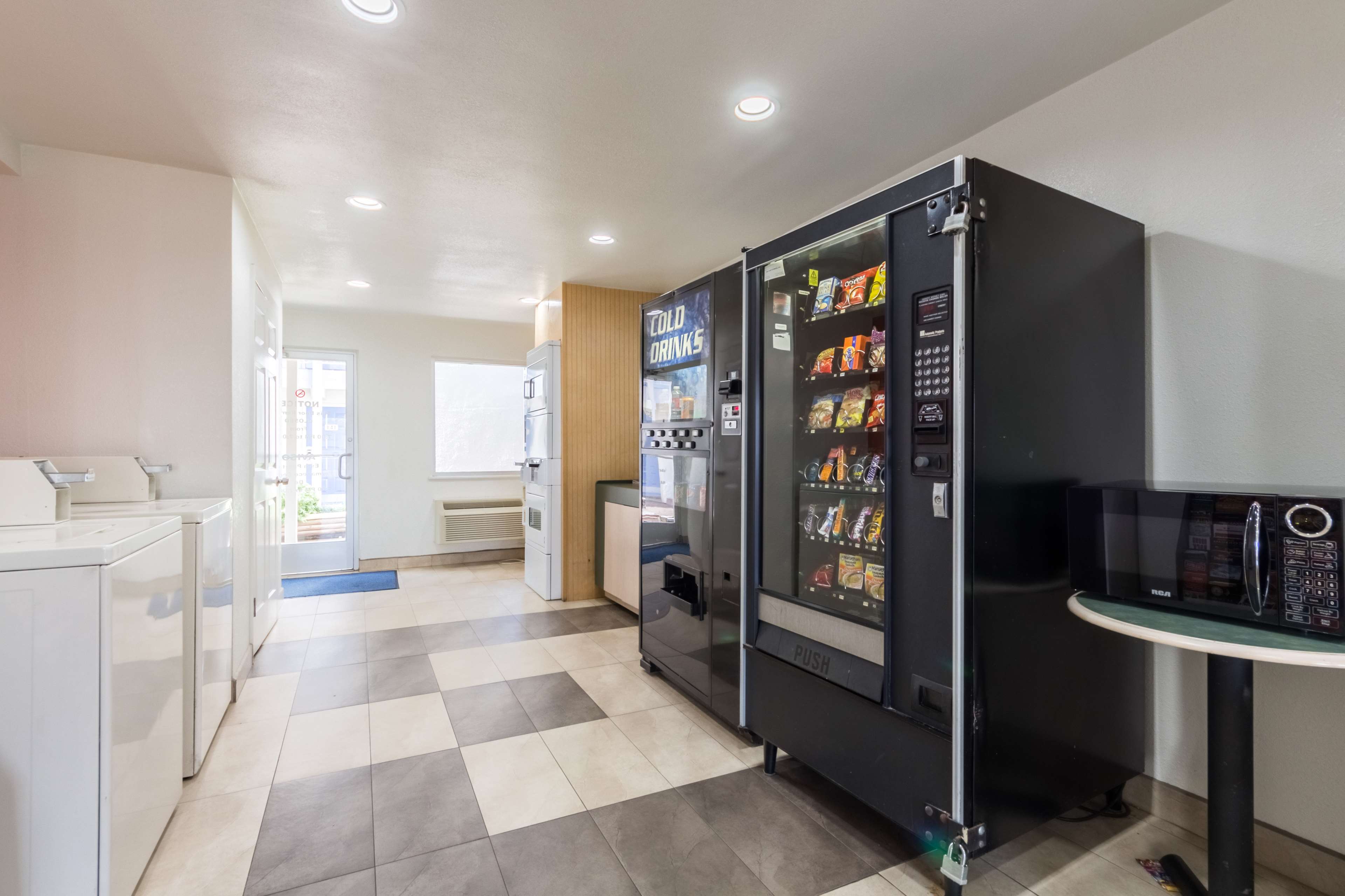 Motel 6 Dallas - Farmers Branch