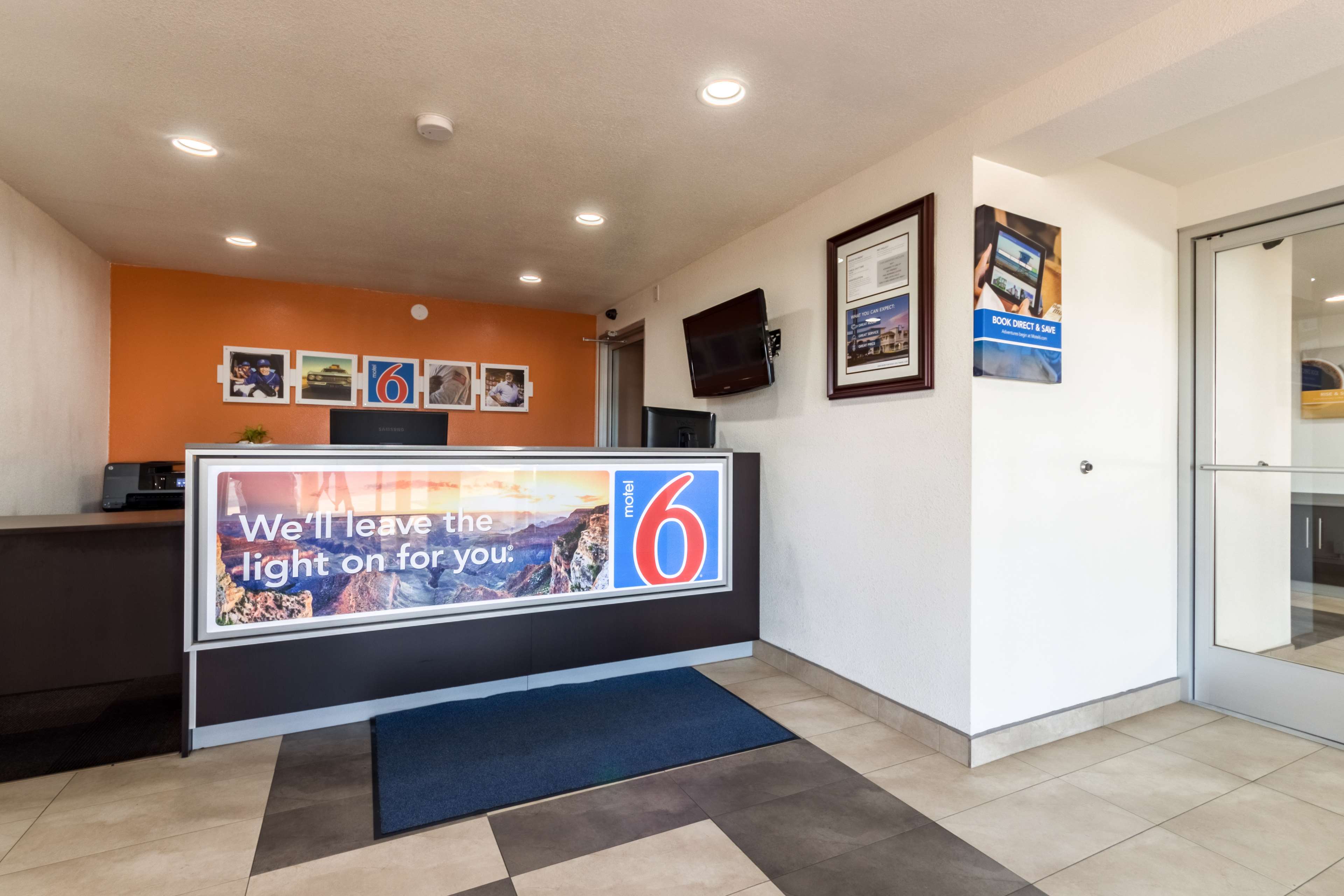 Motel 6 Dallas - Farmers Branch