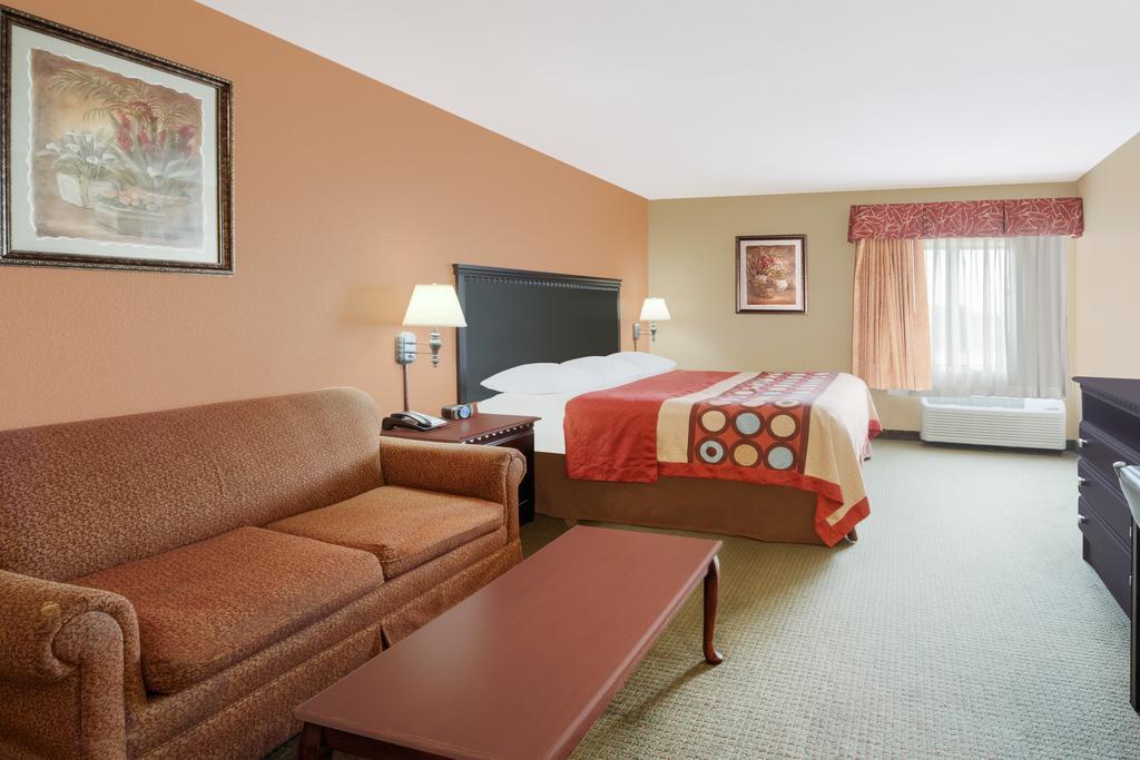 Super 8 by Wyndham Farmers Branch/North Dallas