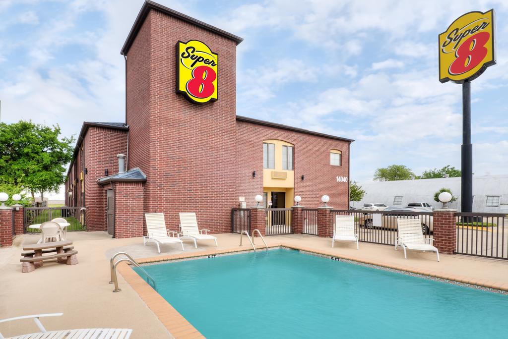 Super 8 by Wyndham Farmers Branch/North Dallas