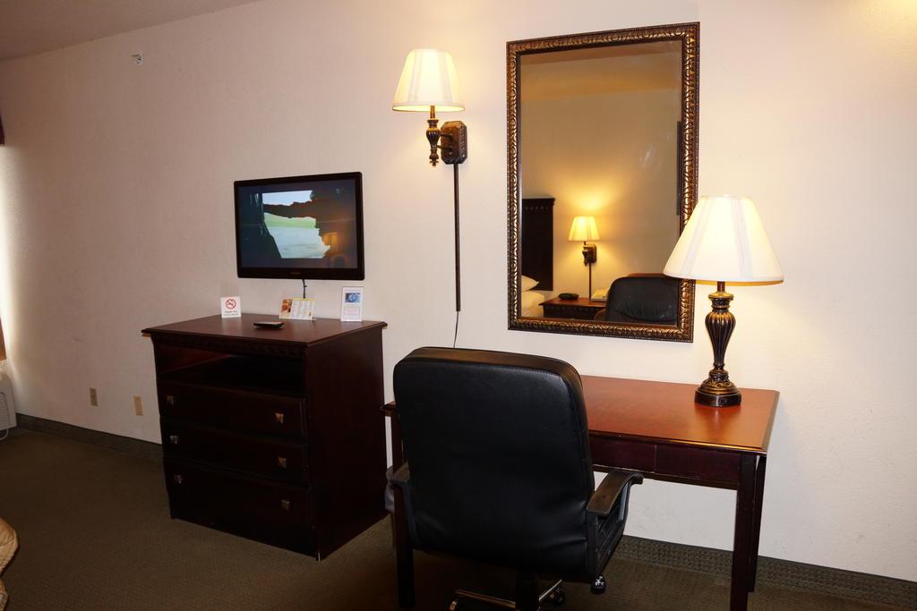 Super 8 by Wyndham Farmers Branch/North Dallas