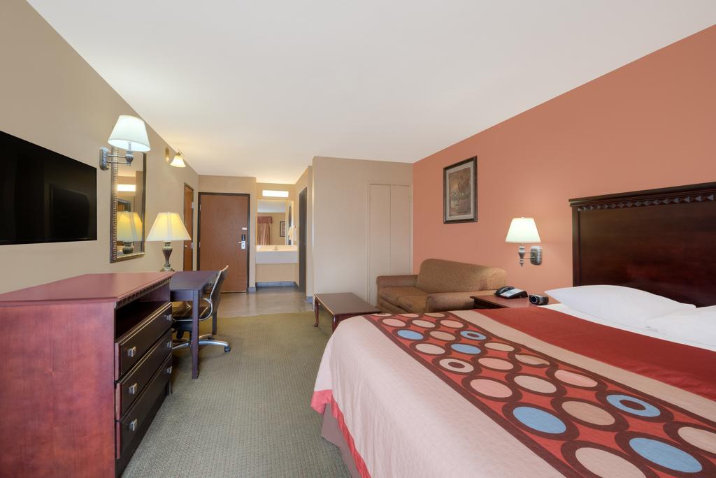 Super 8 by Wyndham Farmers Branch/North Dallas