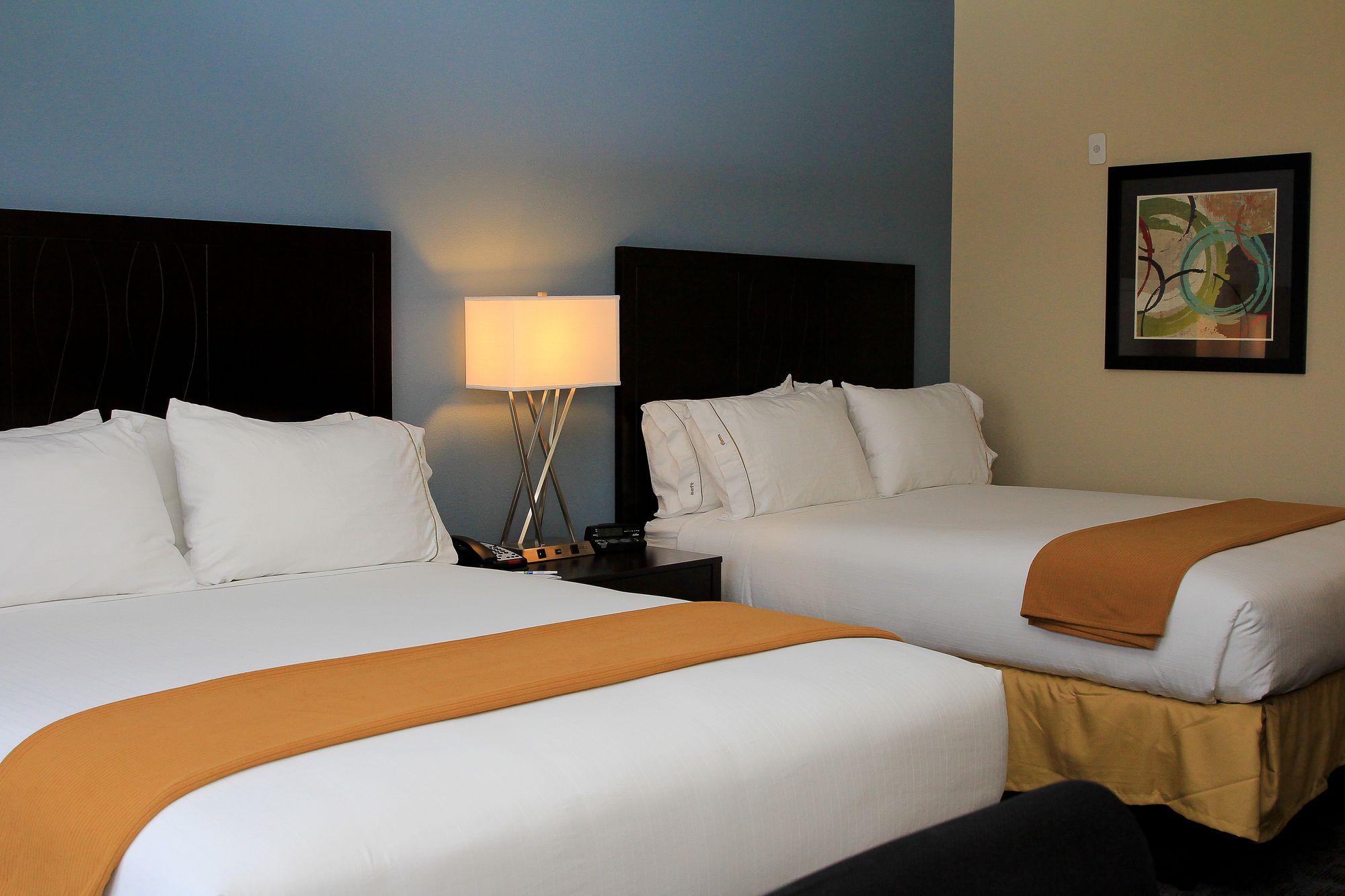 Holiday Inn Express & Suites Floresville