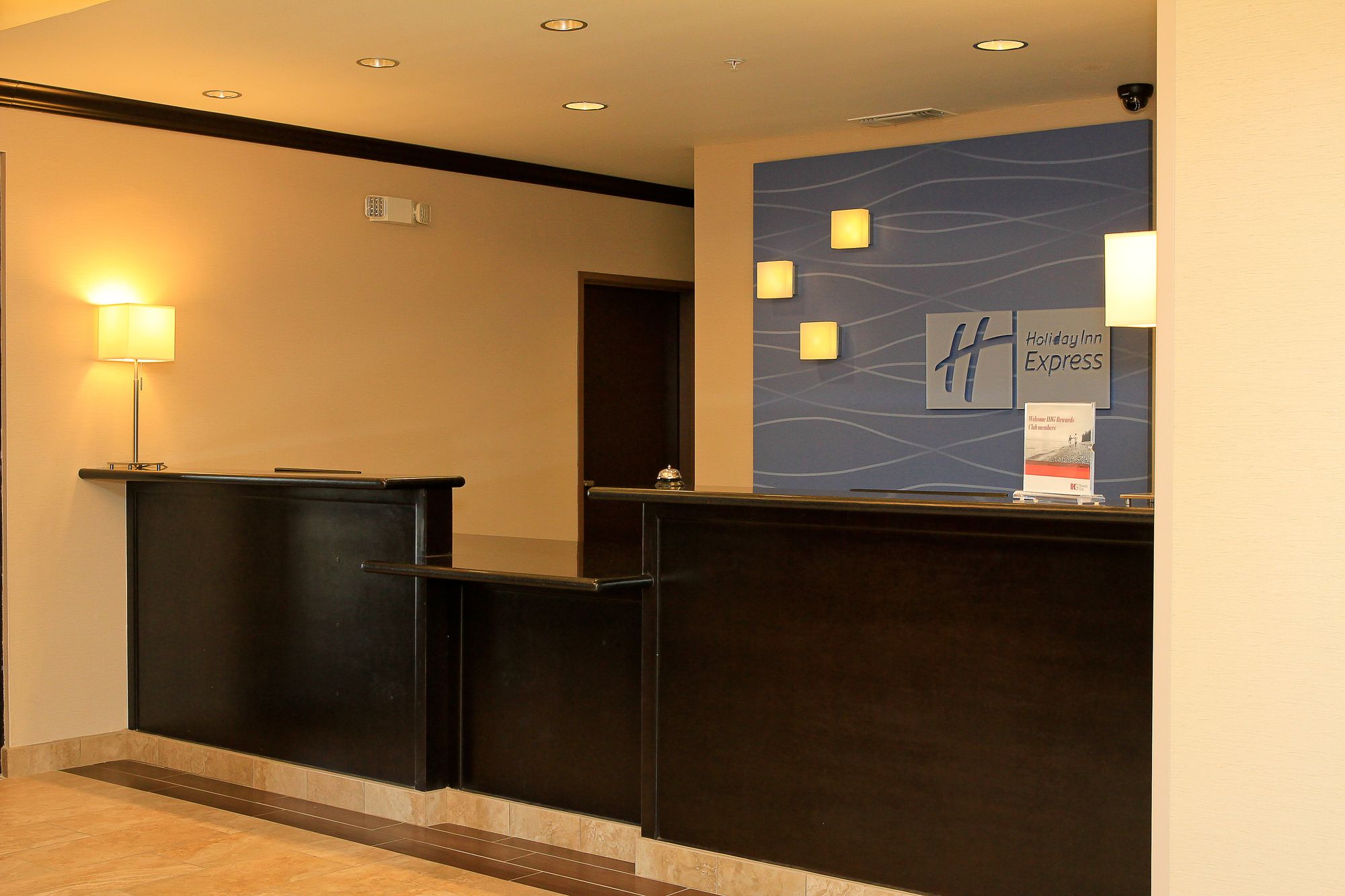 Holiday Inn Express & Suites Floresville