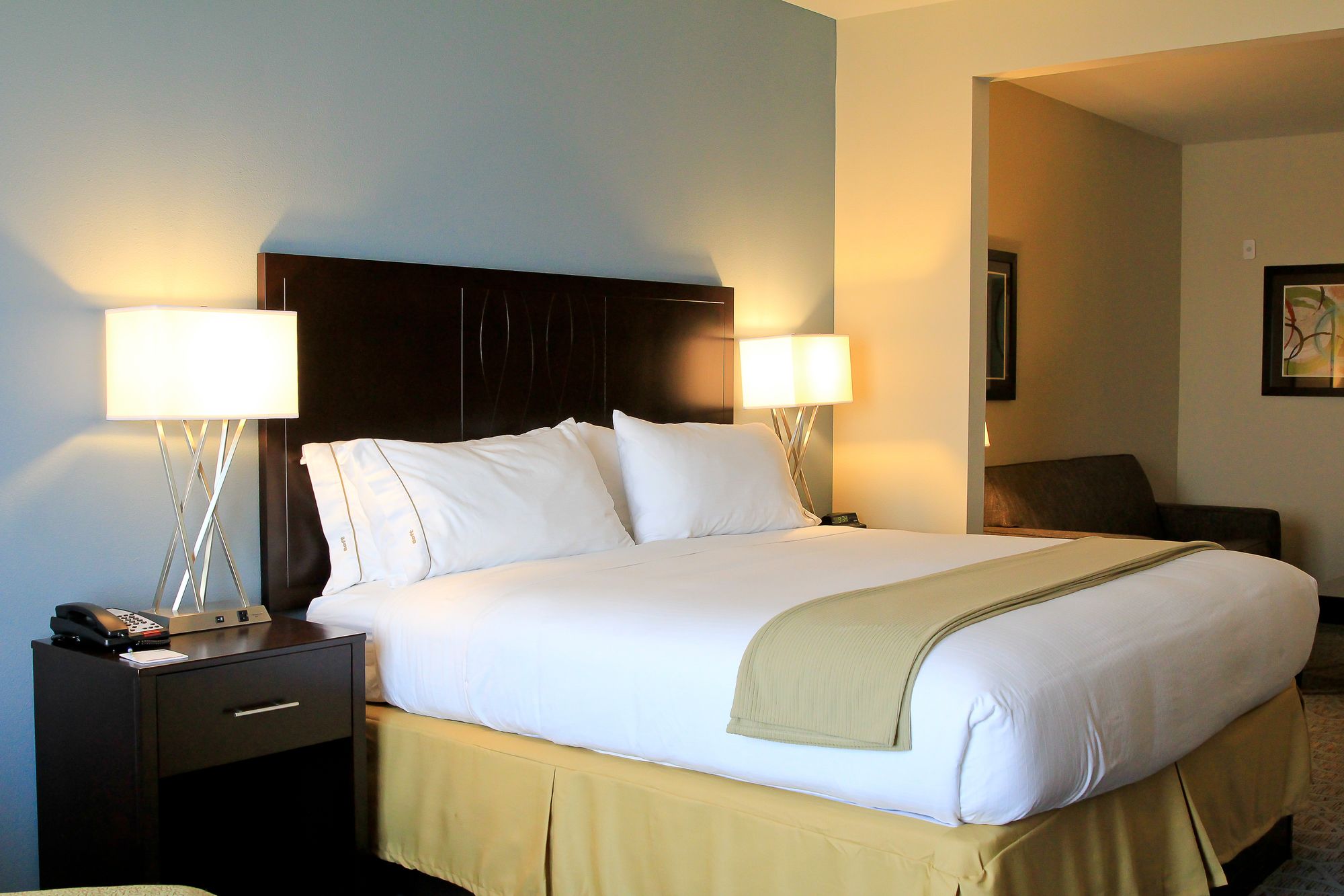 Holiday Inn Express & Suites Floresville