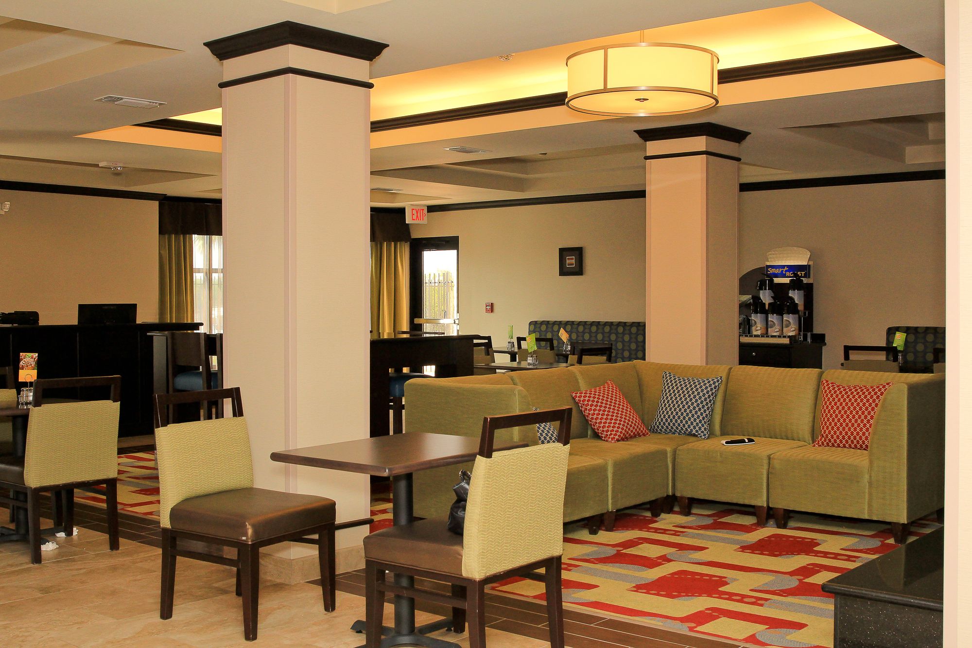 Holiday Inn Express & Suites Floresville