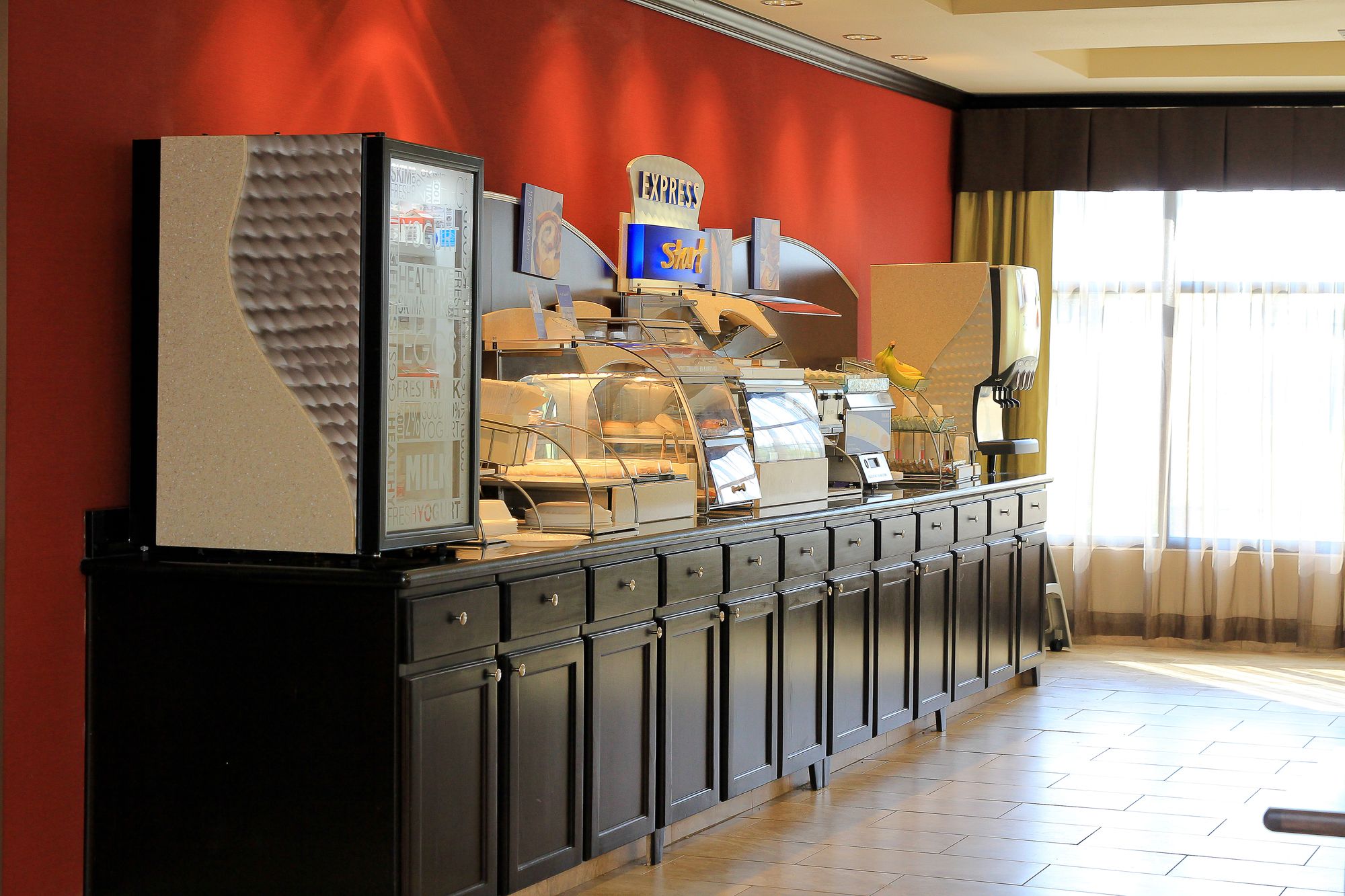 Holiday Inn Express & Suites Floresville
