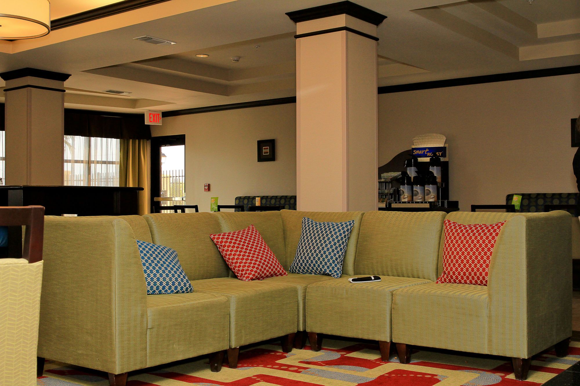 Holiday Inn Express & Suites Floresville