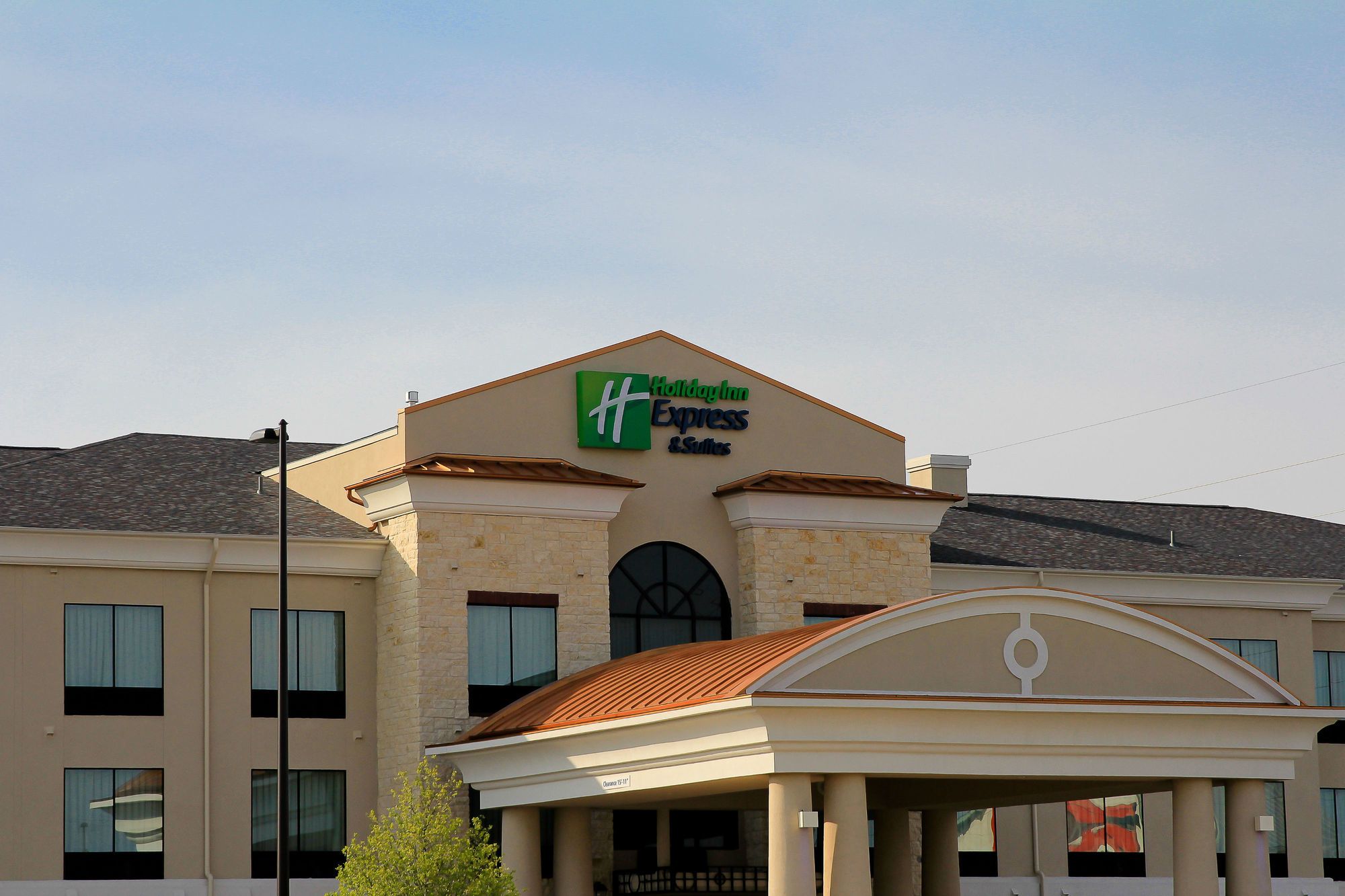 Holiday Inn Express & Suites Floresville