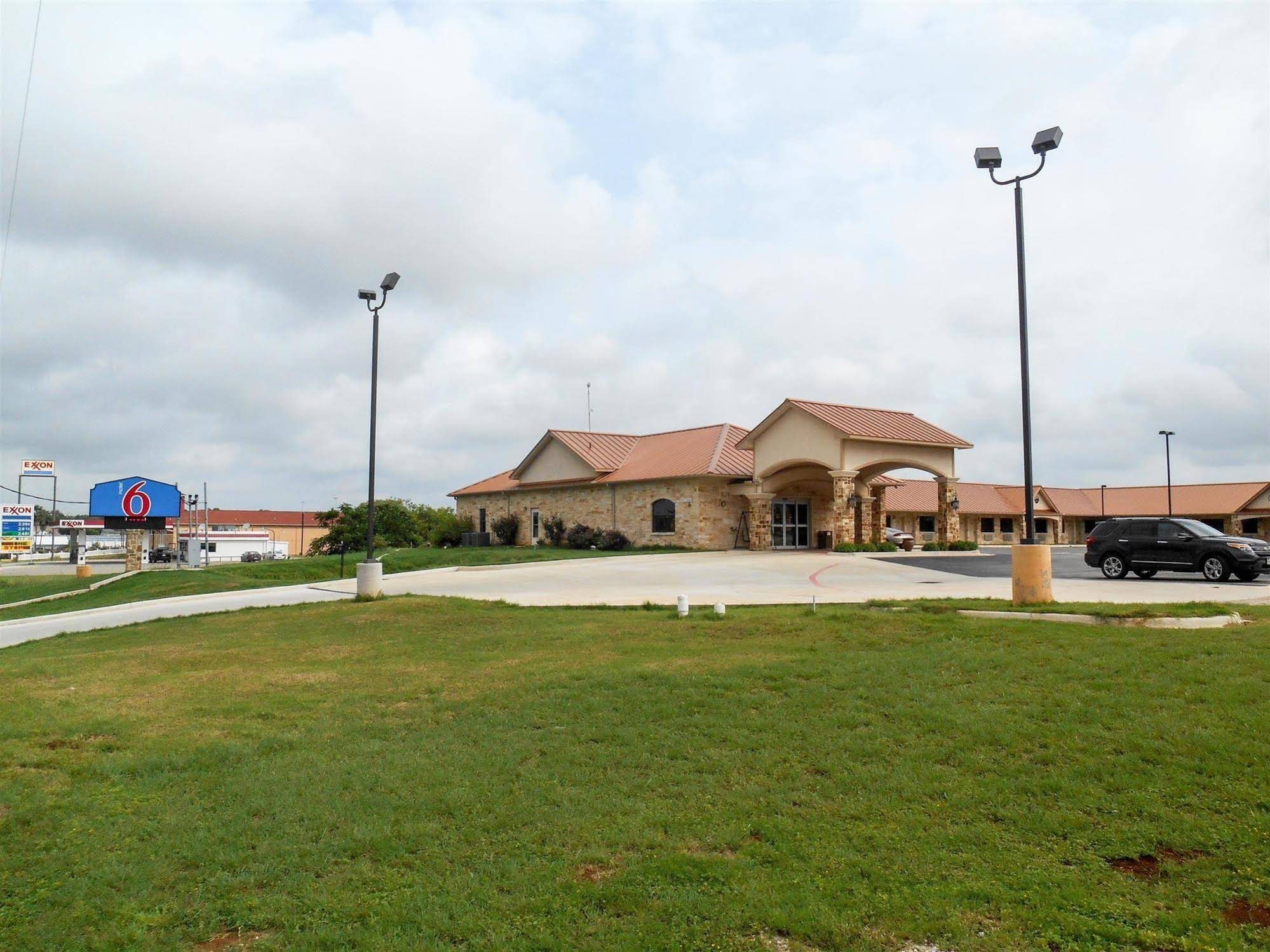 Motel 6 Floresville Tx