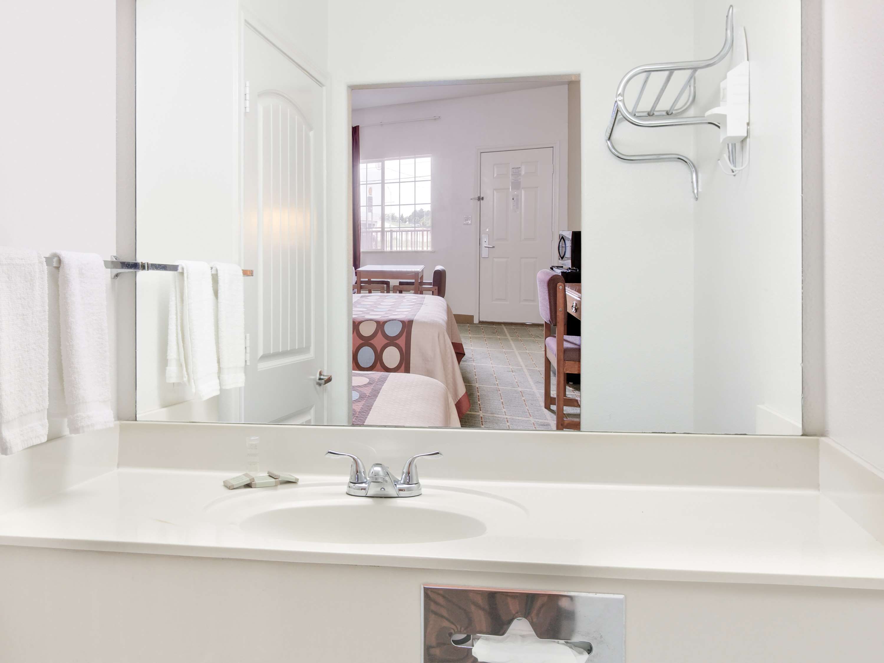 Super 8 by Wyndham Forney/East Dallas