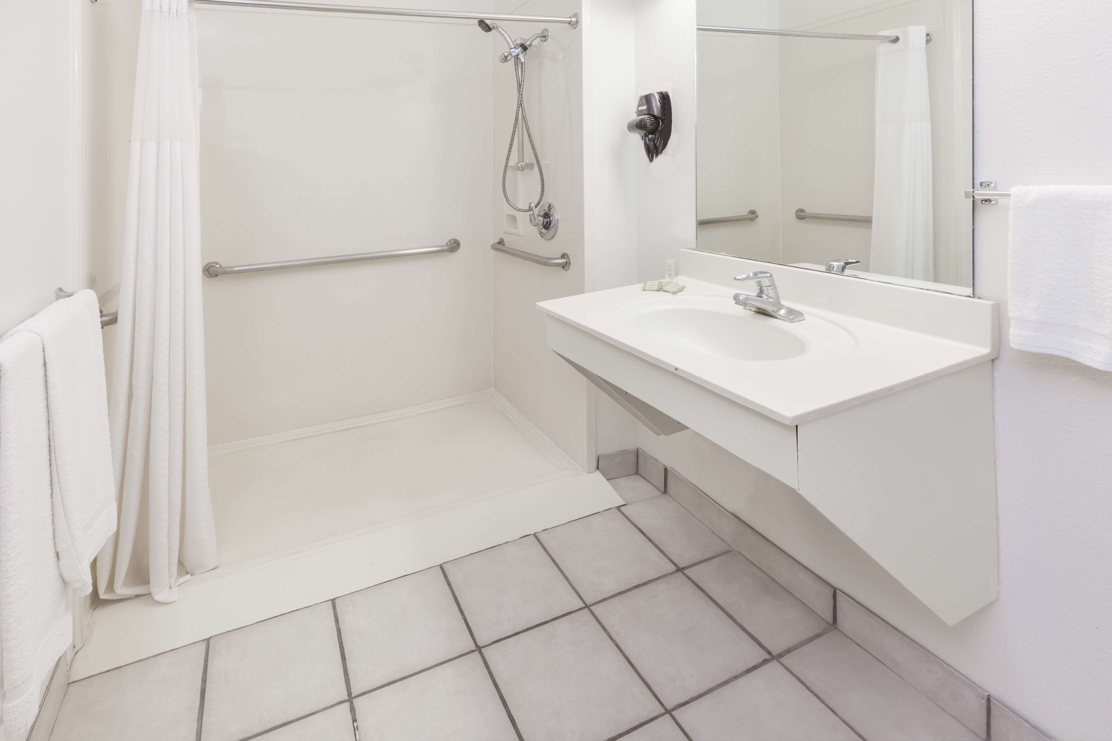 Super 8 by Wyndham Forney/East Dallas