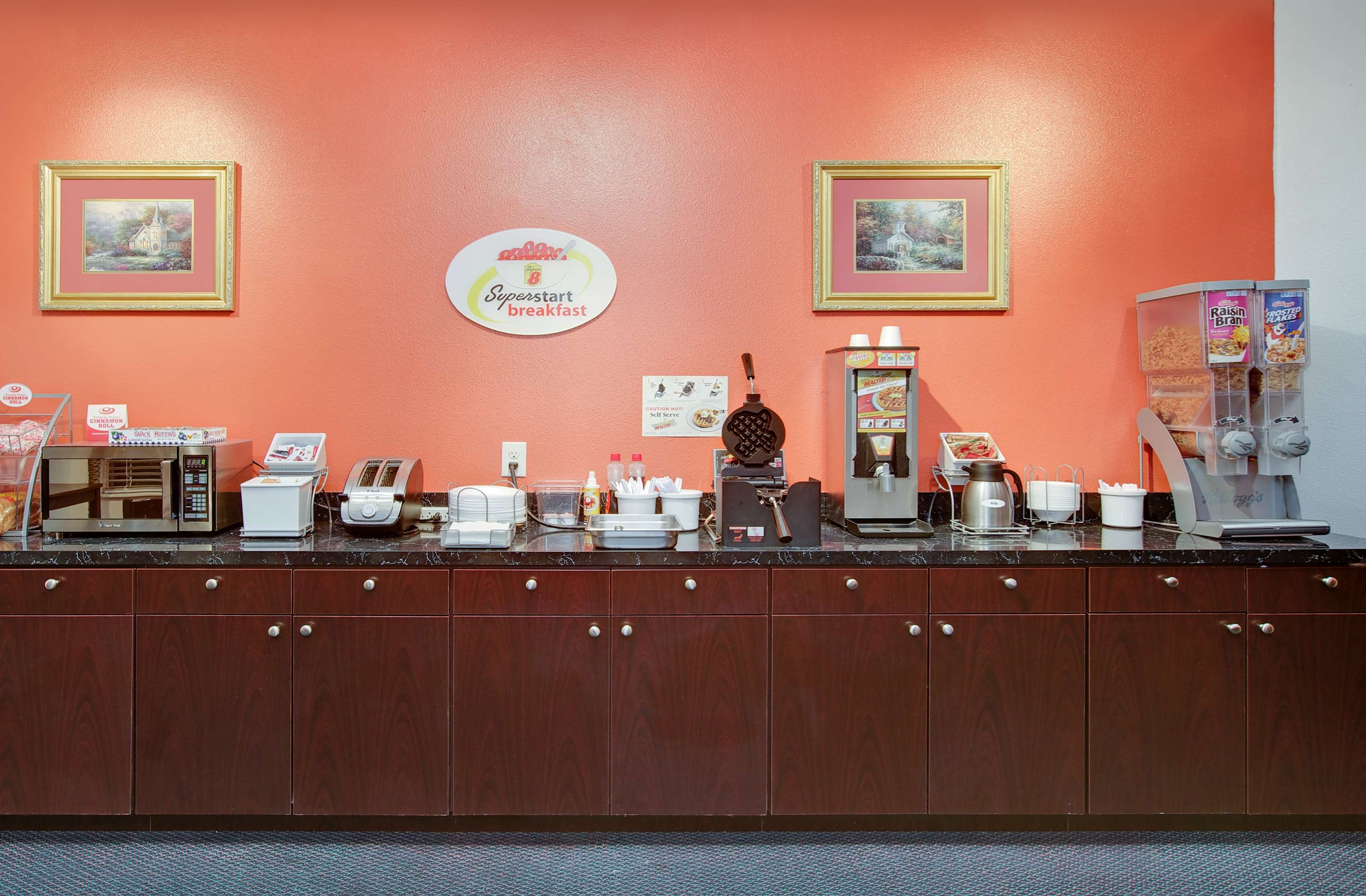 Super 8 by Wyndham Forney/East Dallas