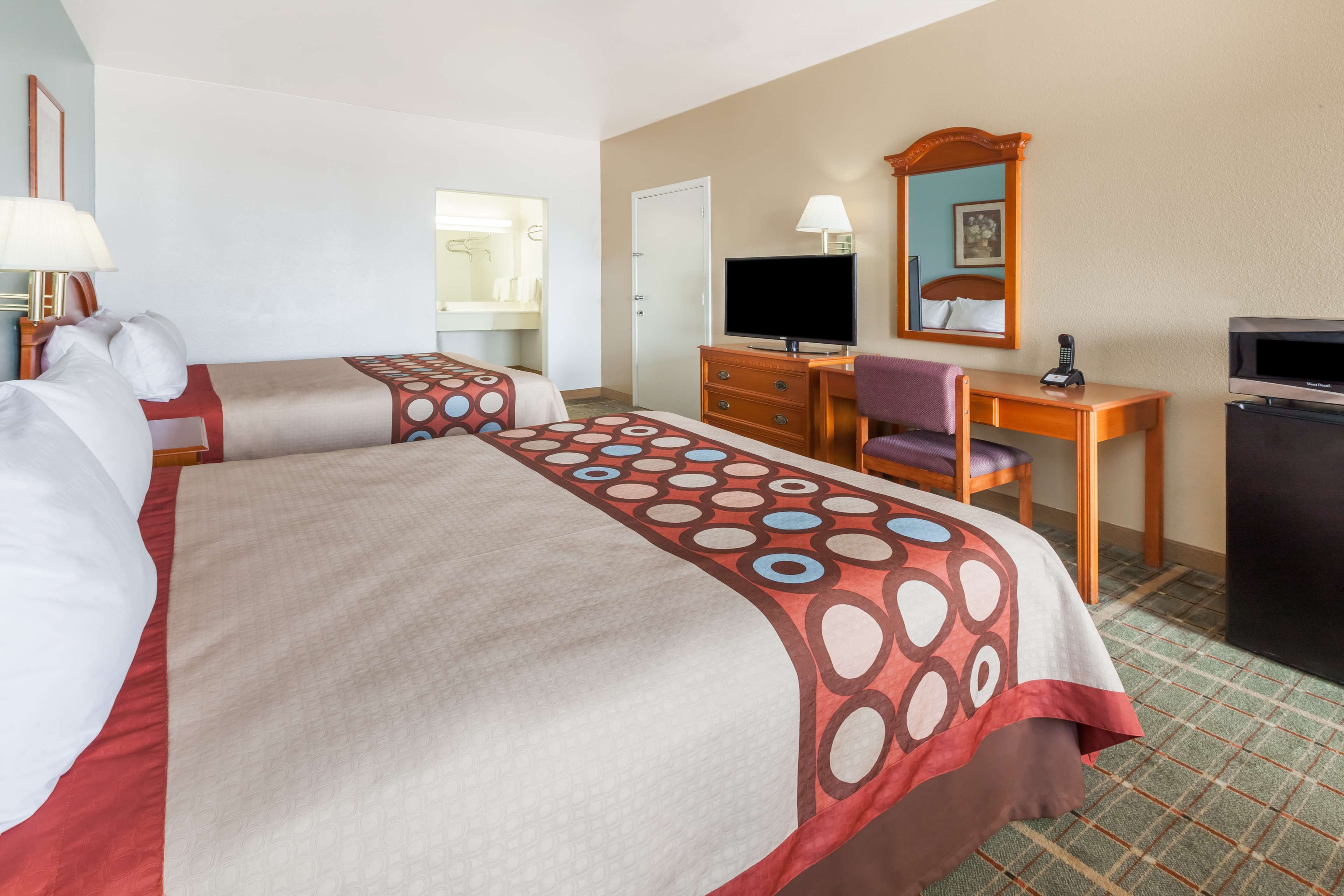 Super 8 by Wyndham Forney/East Dallas