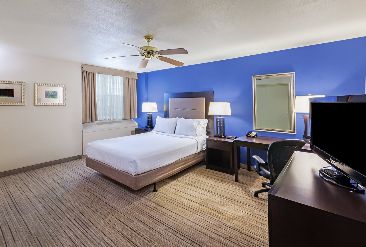 Holiday Inn Express Keith Ware Hall