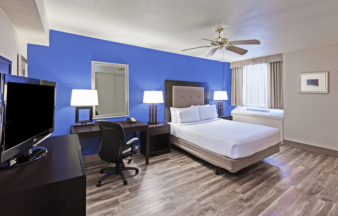 Holiday Inn Express Keith Ware Hall
