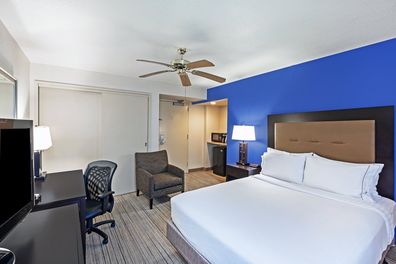 Holiday Inn Express Keith Ware Hall