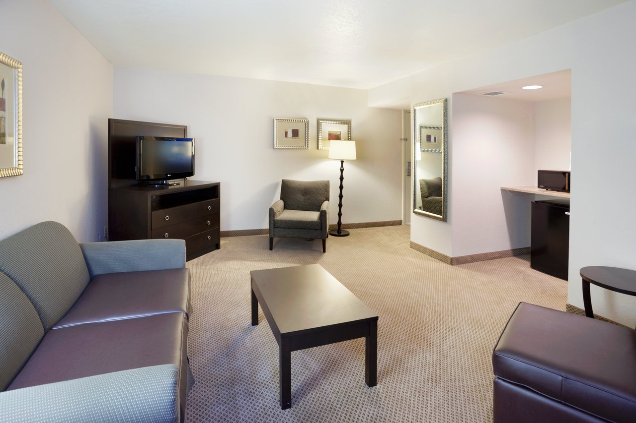 Holiday Inn Express Keith Ware Hall