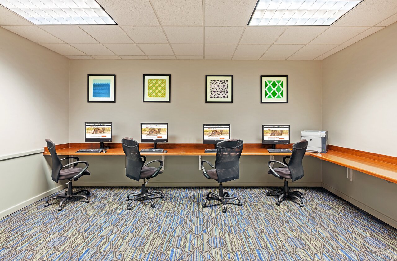 Holiday Inn Express Keith Ware Hall