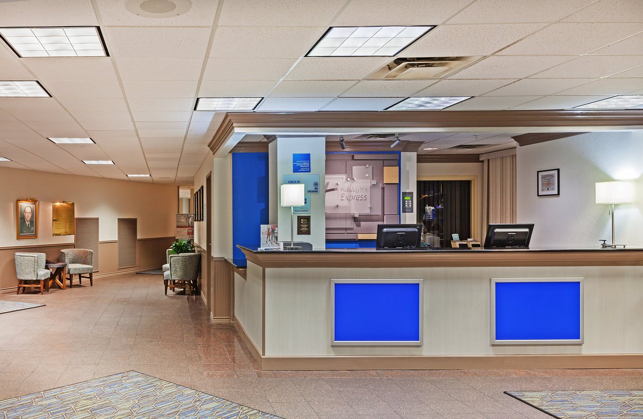 Holiday Inn Express Keith Ware Hall