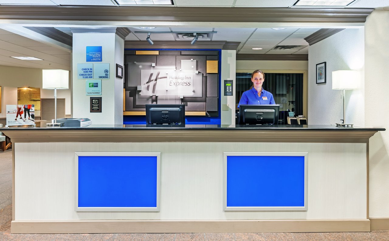 Holiday Inn Express Keith Ware Hall