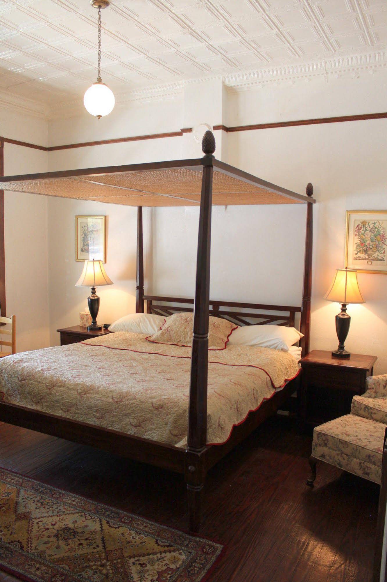 The Hotel Limpia