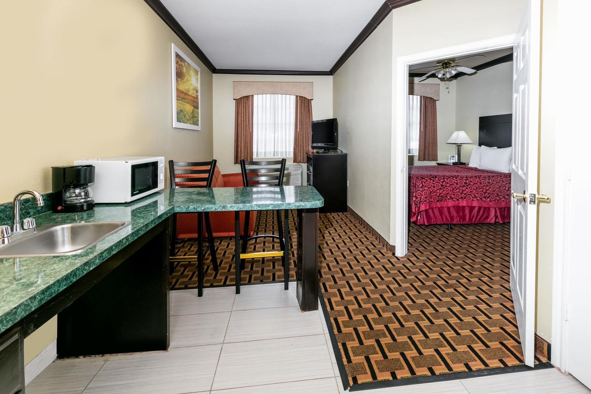 Days Inn & Suites by Wyndham Euless DFW Airport South