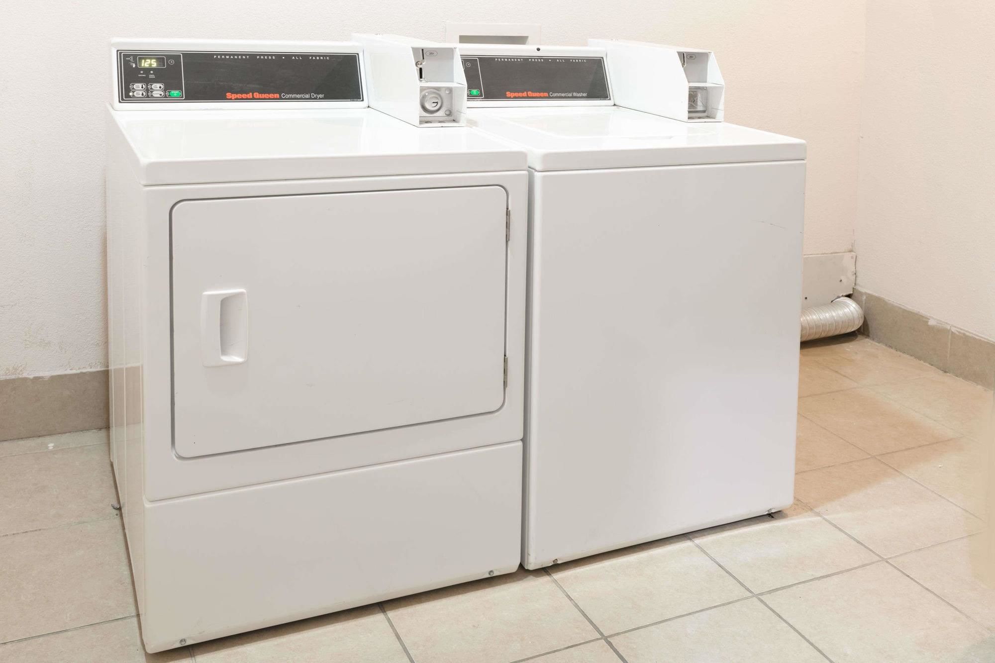 Days Inn & Suites by Wyndham Euless DFW Airport South