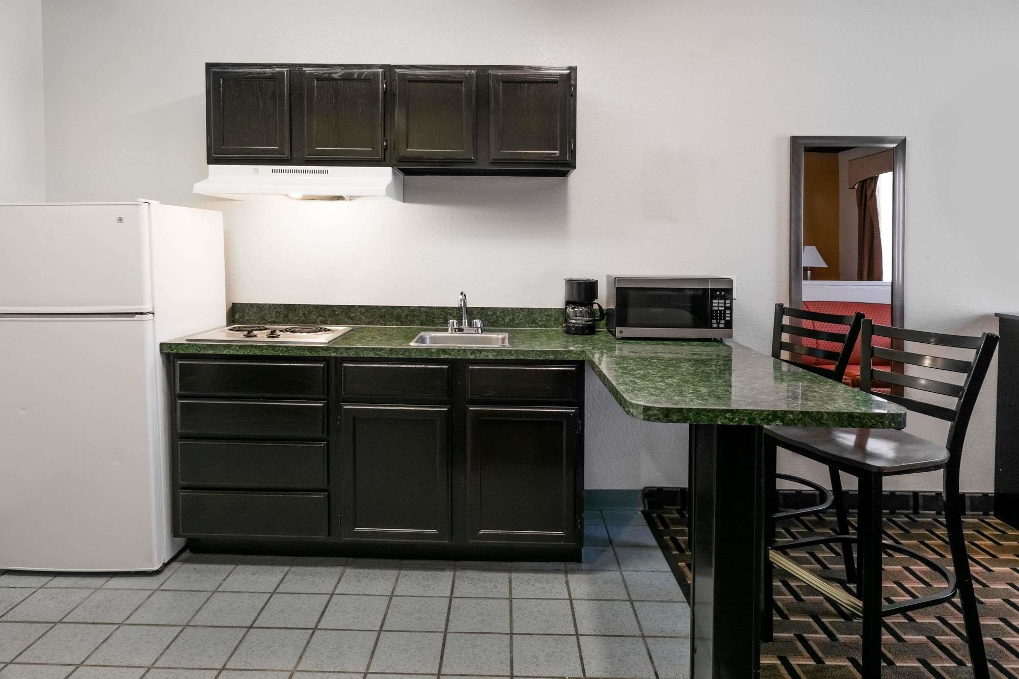 Days Inn & Suites by Wyndham Euless DFW Airport South