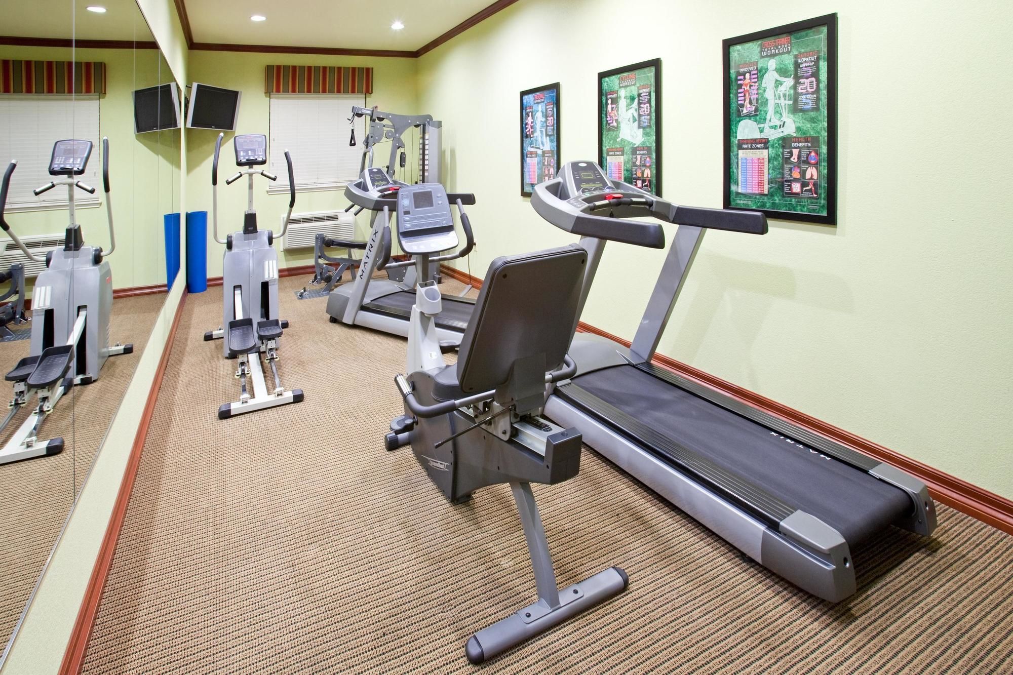 Holiday Inn Express & Suites Fort Worth I-35 Western Center