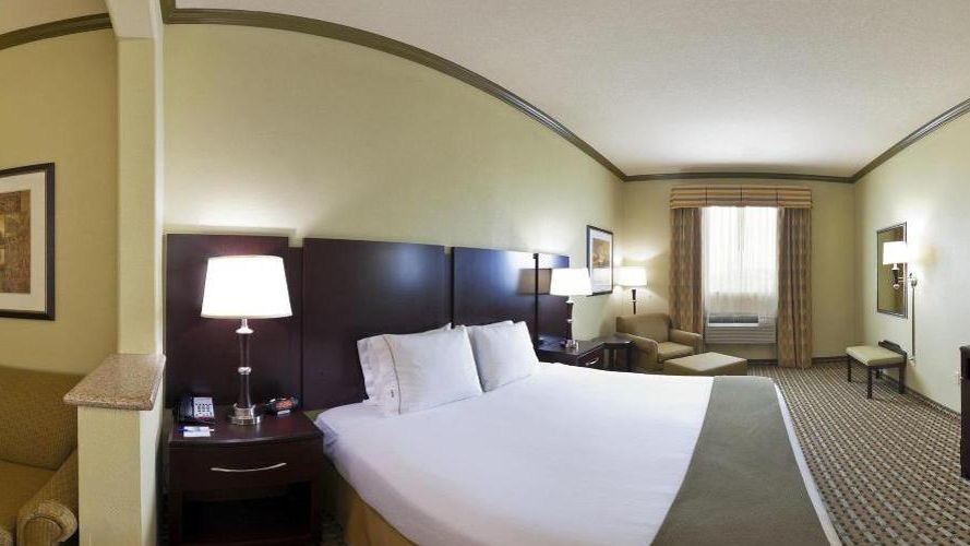 Holiday Inn Express & Suites Fort Worth I-35 Western Center