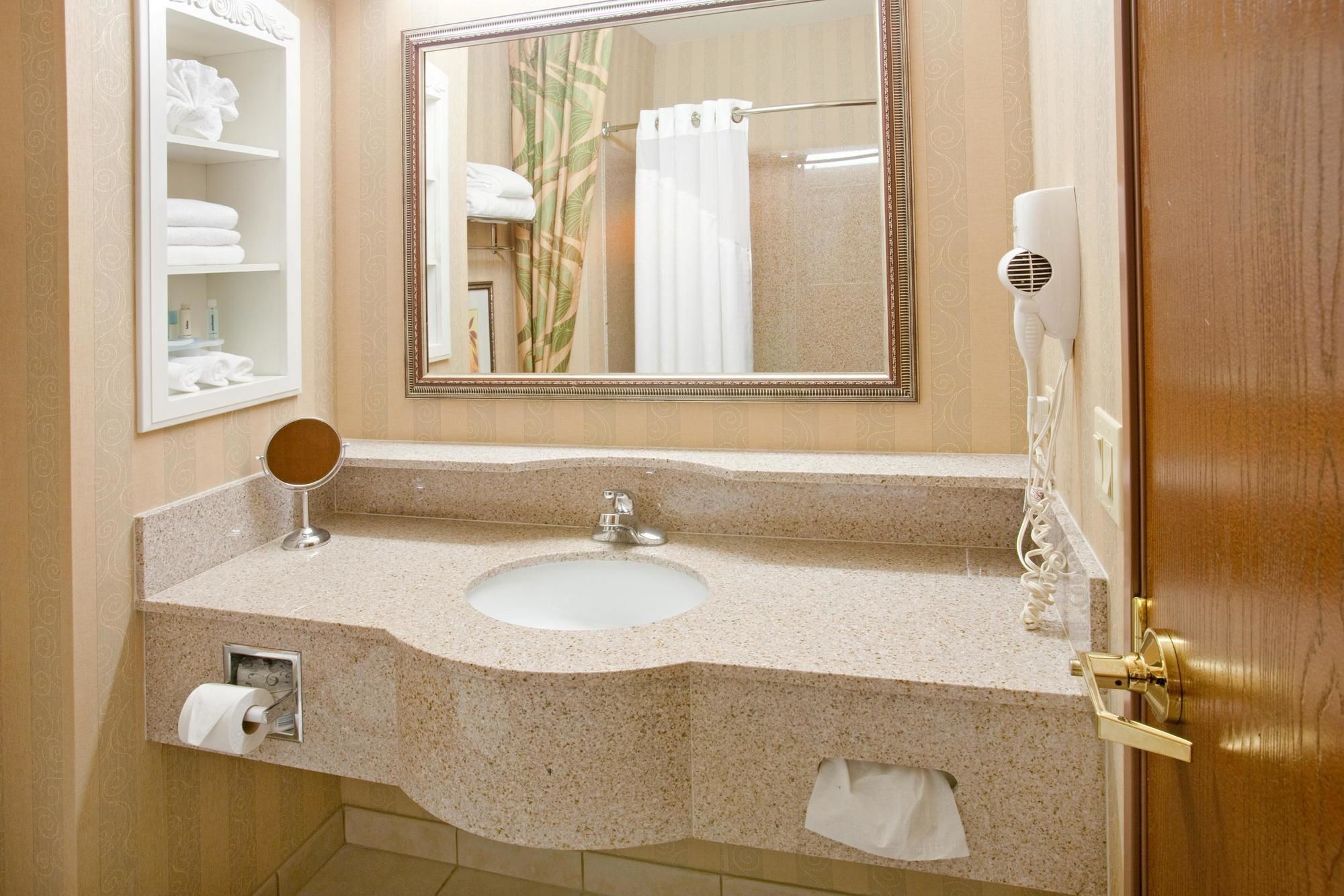 Holiday Inn Express & Suites Fort Worth I-35 Western Center