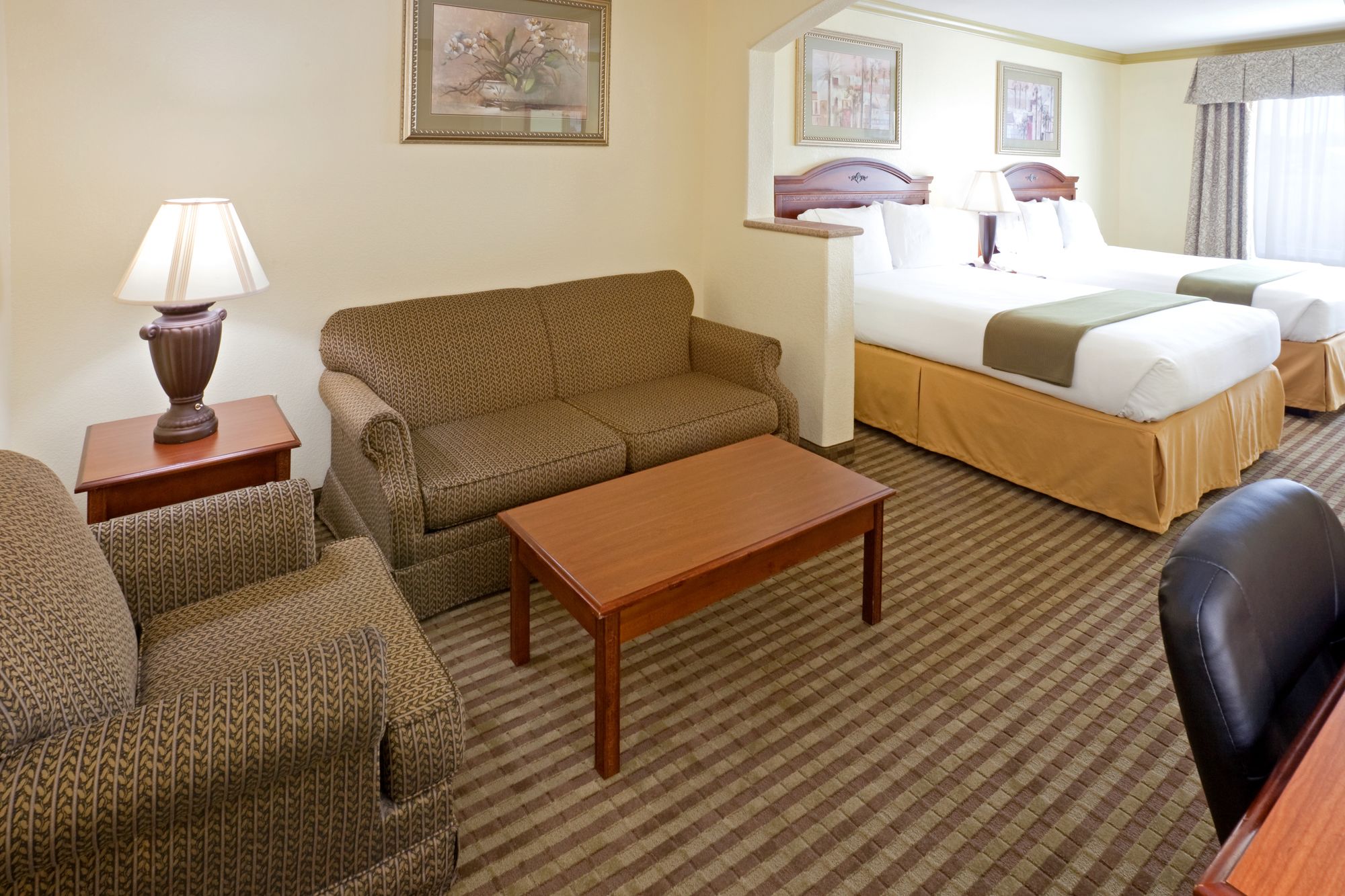 Holiday Inn Express & Suites Lake Worth Northwest Loop 820