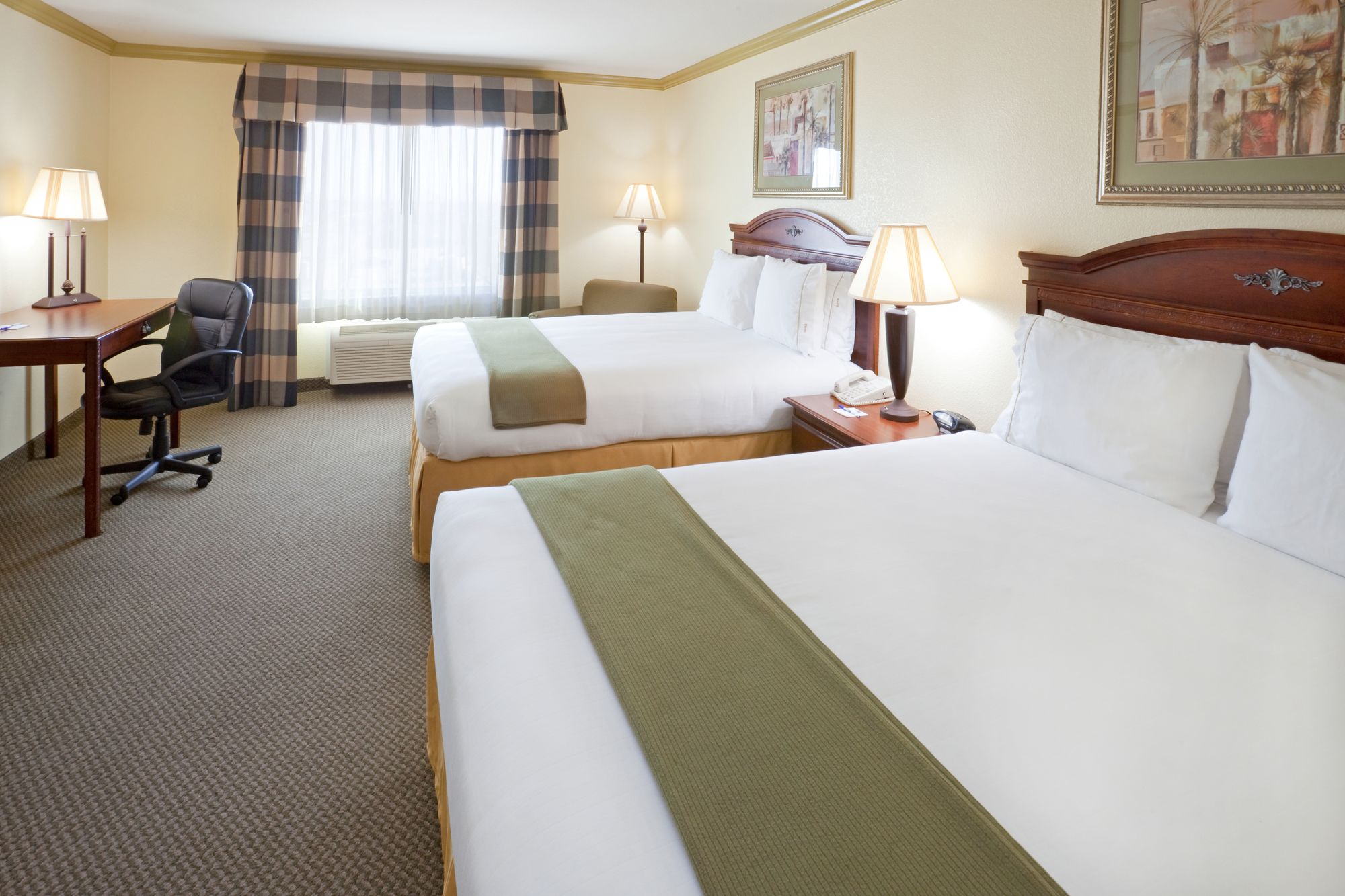 Holiday Inn Express & Suites Lake Worth Northwest Loop 820